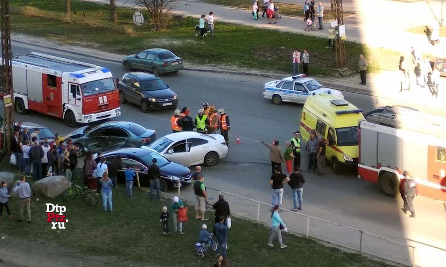 Дтп птз. ДТП ПТЗ вчера Карельский проспект. ДТП на Первомайском Петрозаводск. Авария в Петрозаводске вчера.