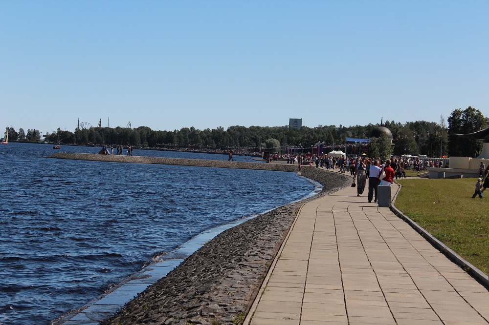 Парк победы петрозаводск. Онежская набережная парк Победы. Сквер Онежской набережной.