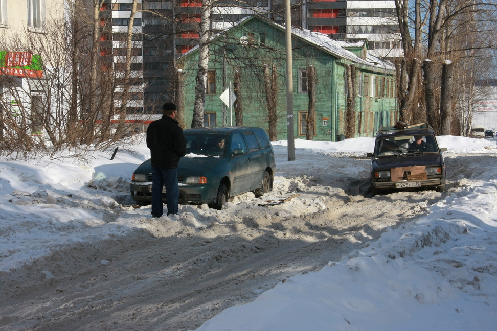 Погода в петрозаводске на неделю. Снег в Петрозаводске. Снегопад Петрозаводск. Снег в Петрозаводске сегодня. Снегопад в Петрозаводске сегодня.