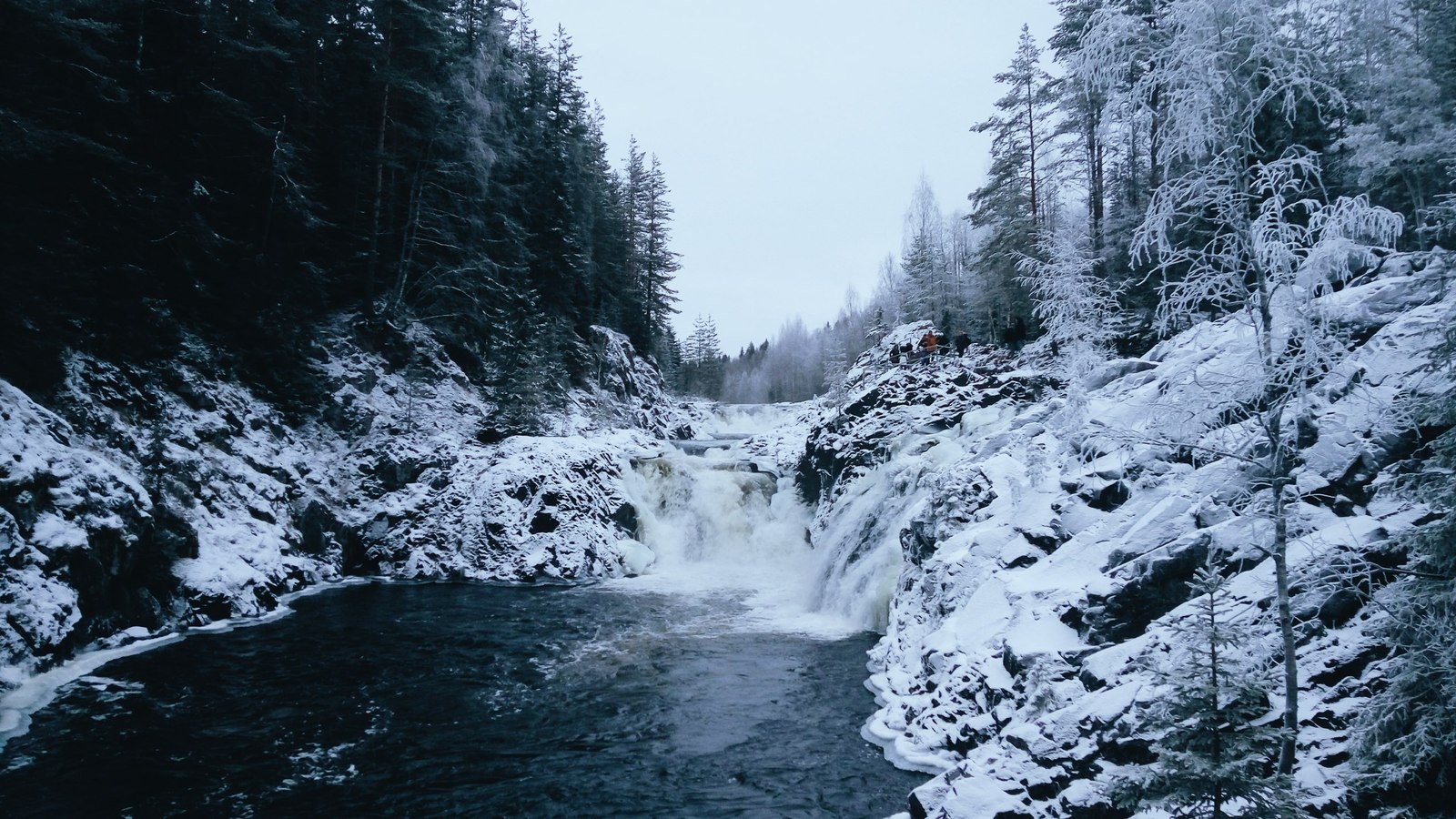 Водопад белые мосты зимой. Карелия зимой Кивач. Водопад Кивач в Карелии зима. Заповедник Кивач в Карелии зимой. Петрозаводск водопад Кивач зимой.