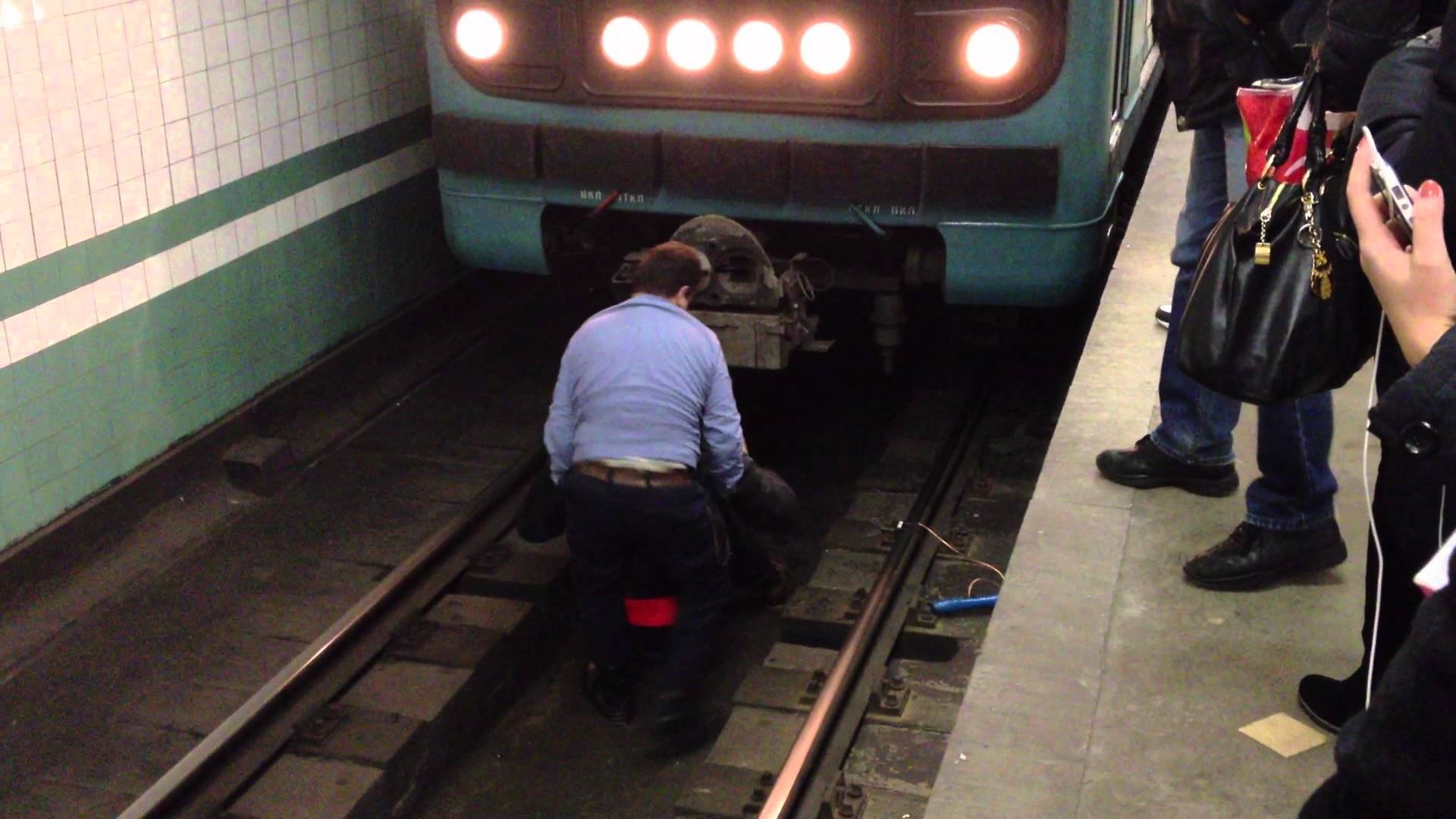 Интимные ролики трогает девушку в метро хуй порно телки