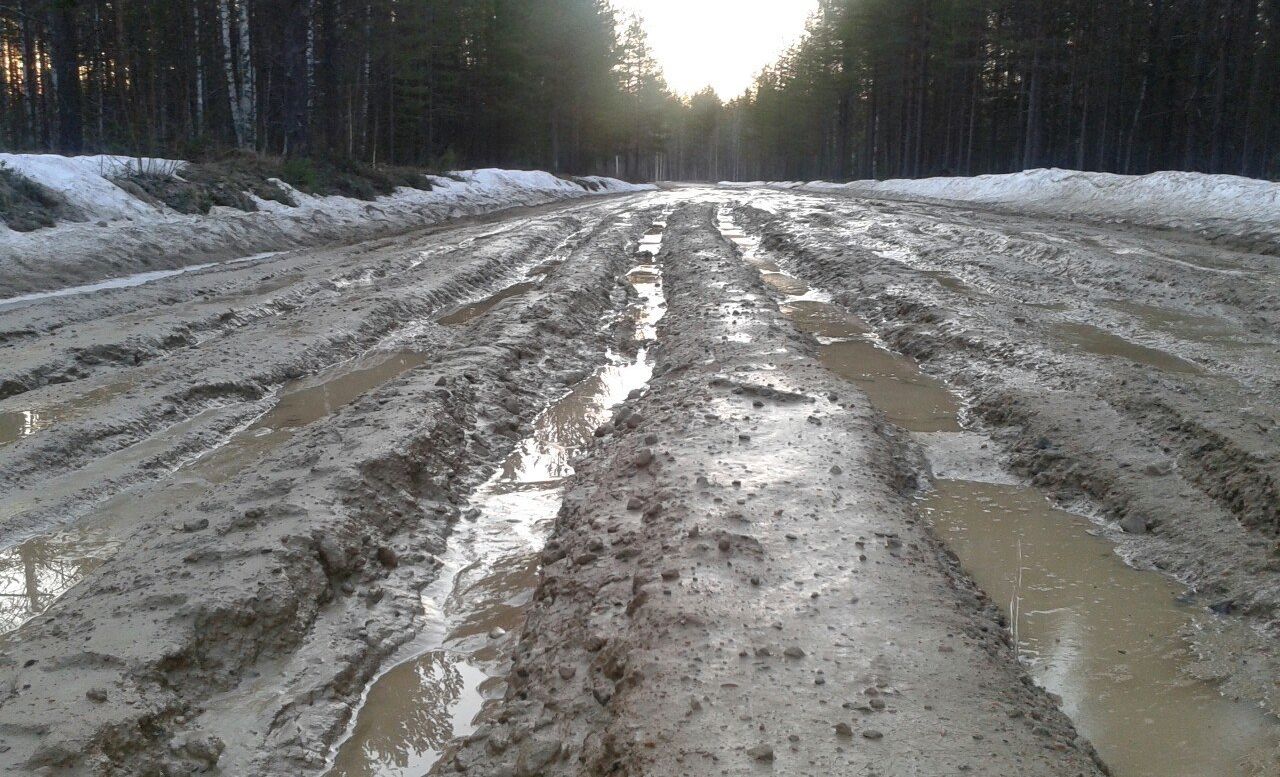 Прошли дожди проселочные дороги стали непроезжими. Дождь в поле. Прошли дожди проселочные дороги стали непроезжими. Поле с лужами. Весенняя распутица.