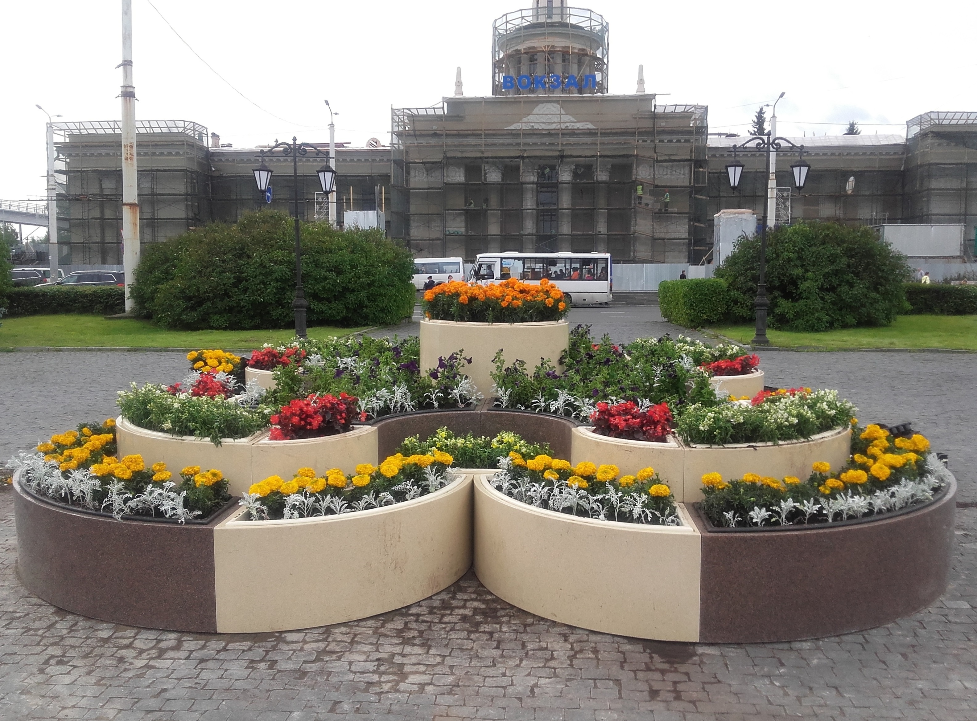 Площадь Гагарина Петрозаводск цветник
