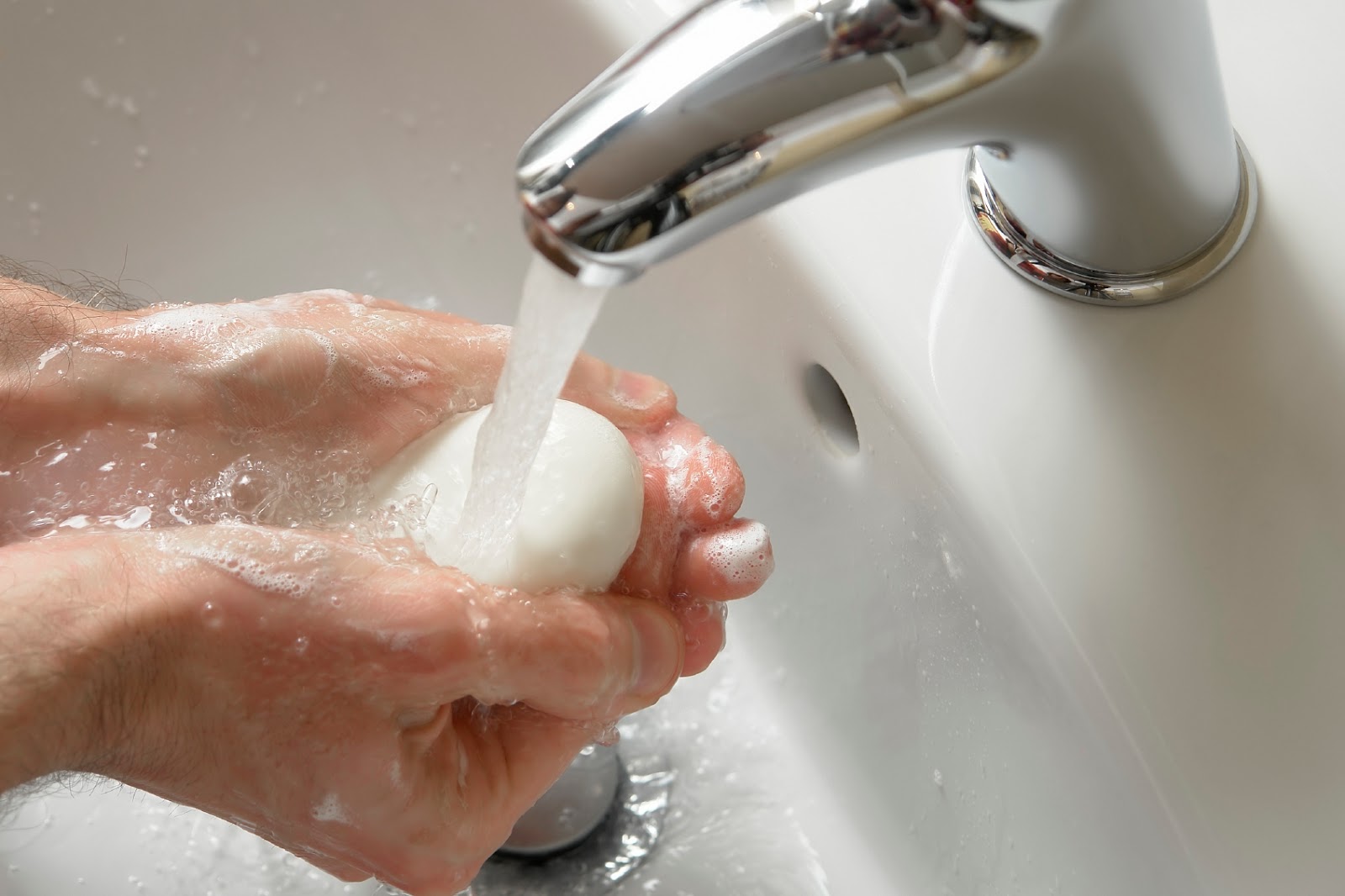 Лечение горячей водой. Мытье рук. Мытье рук с мылом. Мыть руки. Гигиена рук.