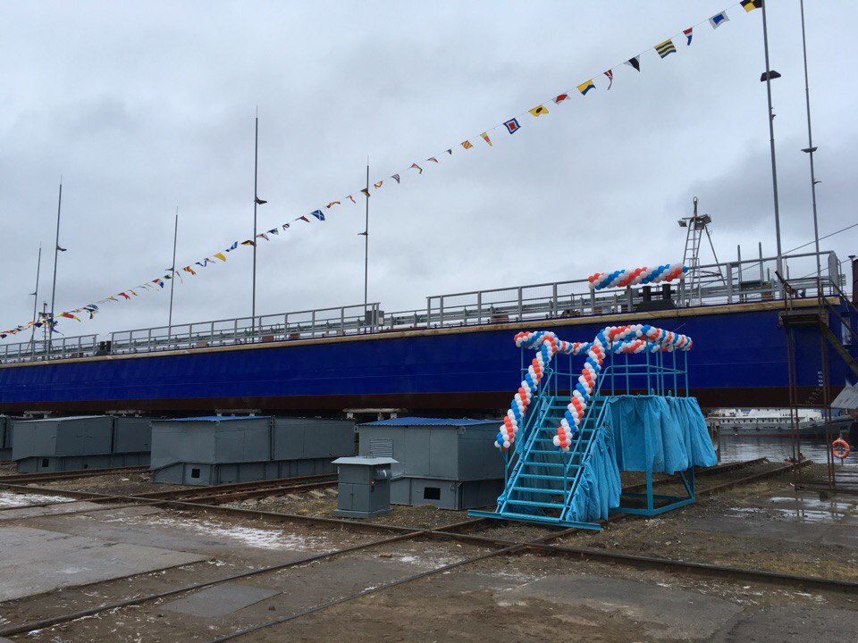 Мост паром. Соломенский мост в Петрозаводске. Понтонный мост Петрозаводск. Наплавной мост Петрозаводск. Аппарель понтонного моста.