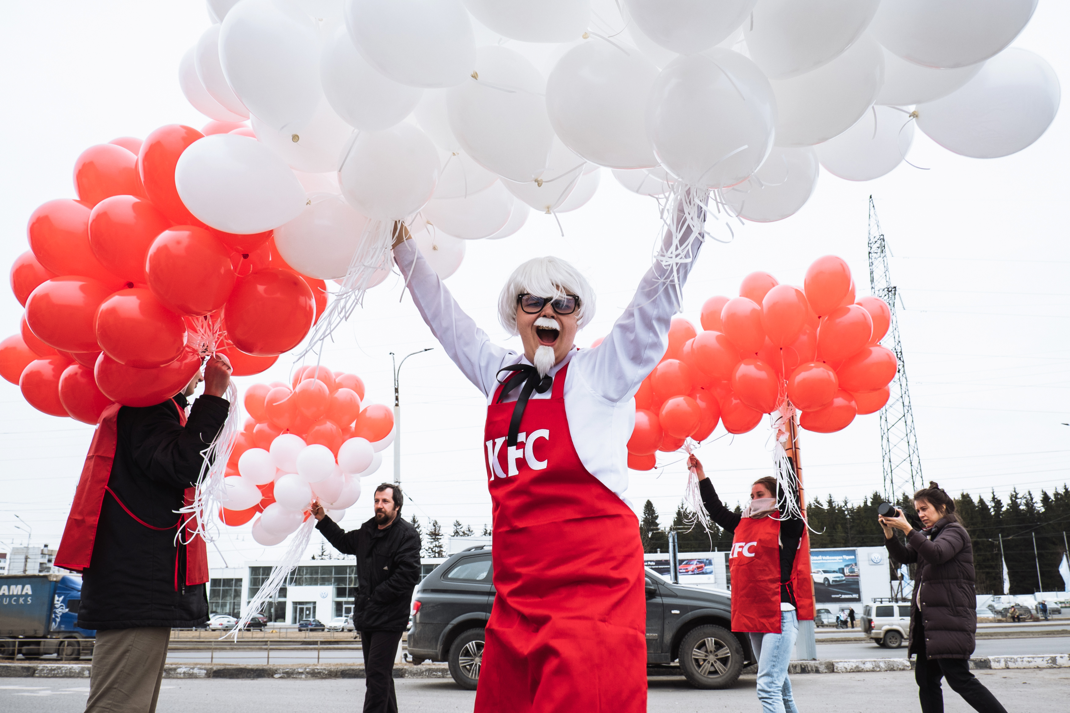 Каждое открытие. KFC шарики. Праздники в КФС. День компании КФС. Праздничное открытие KFC.