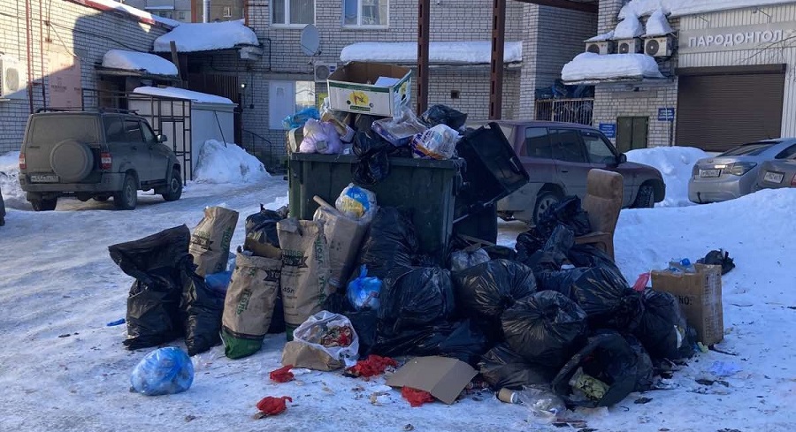 Двор одного из домов в Петрозаводске за 3 дня превратили в свалку | Петрозаводск ГОВОРИТ | Газета Петрозаводск online | Новости Петрозаводска и Карелии