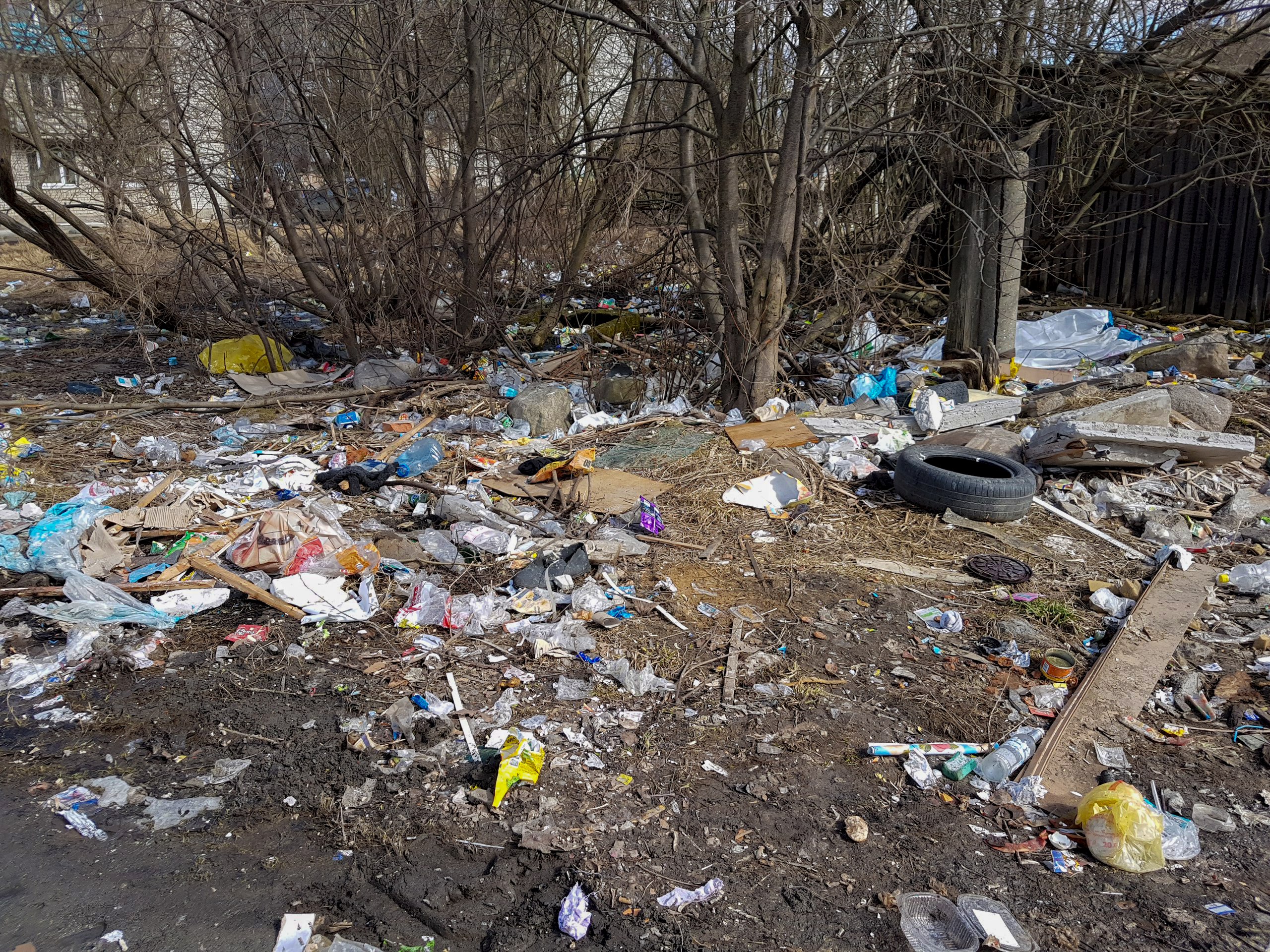 Однако на территории. Мусор в городе. Мусор на улицах города. Отходы в городе.