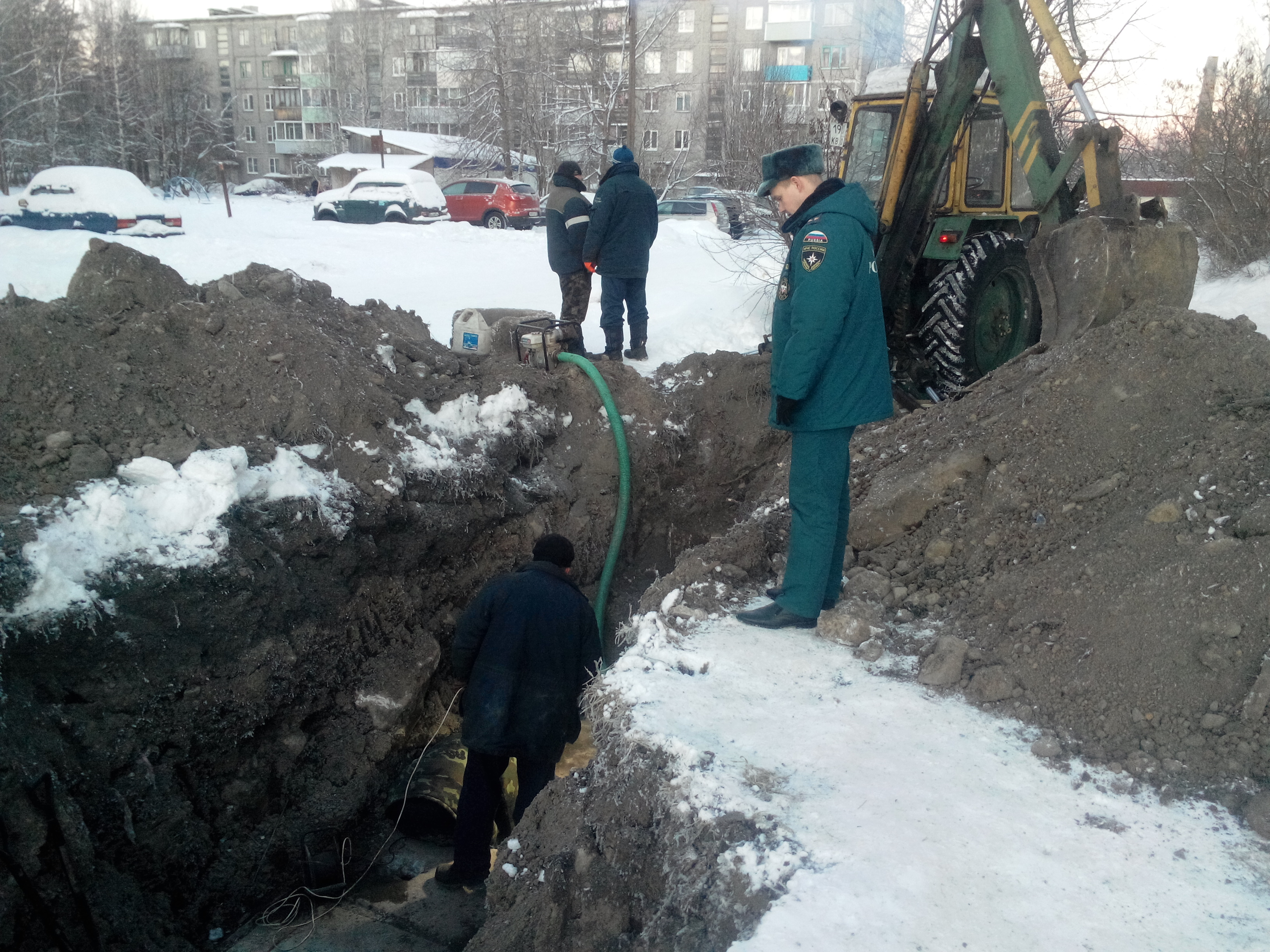 Работа в суоярви. Земляные работы на теплотрассе зимой. Теплосети Суоярви. Суоярви без тепла. МЧС Суоярви.