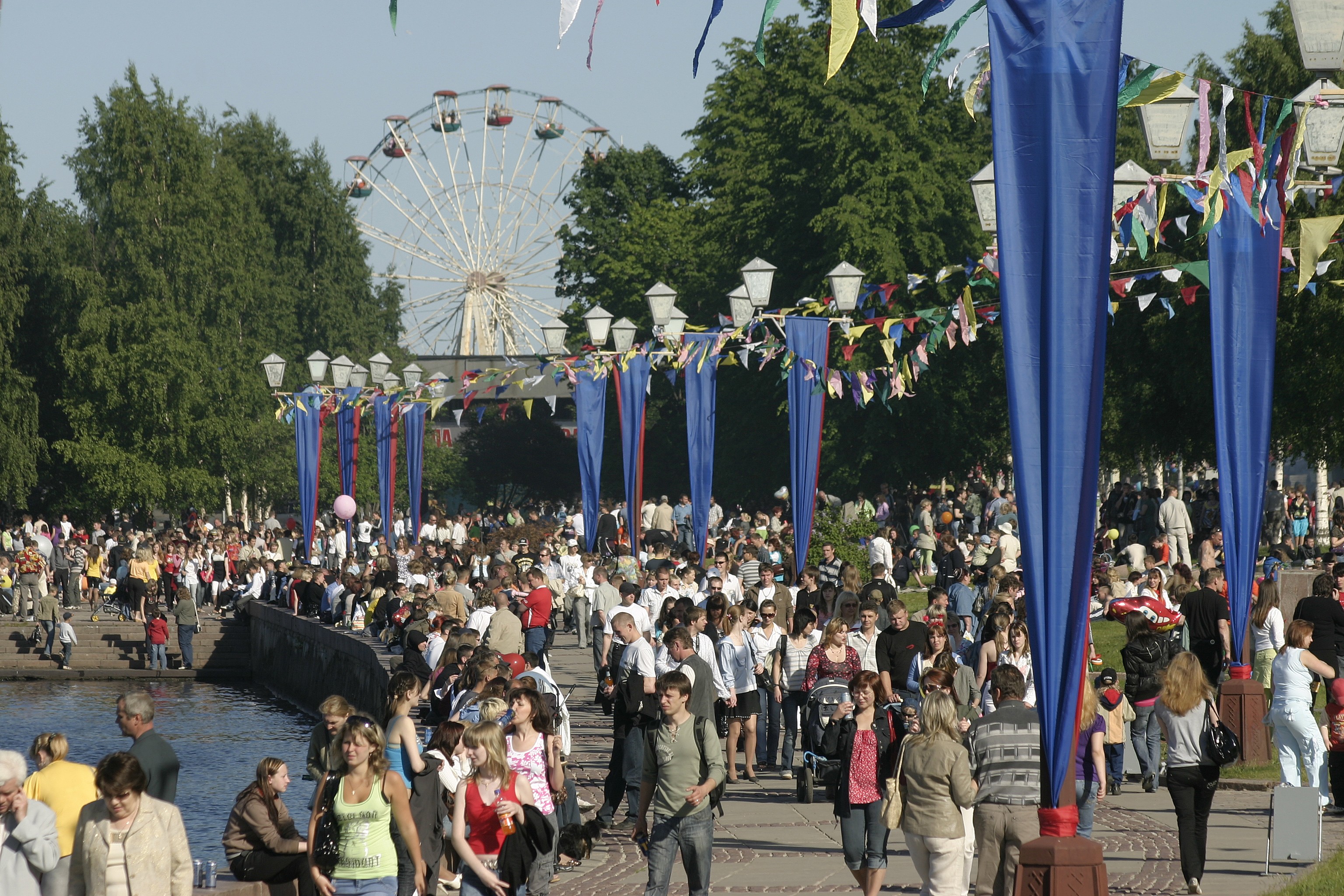 Программа дня города петрозаводск. Петрозаводск Карелия население. День города Петрозаводска Карелия. Население города Петрозаводск. День города Сортавала.