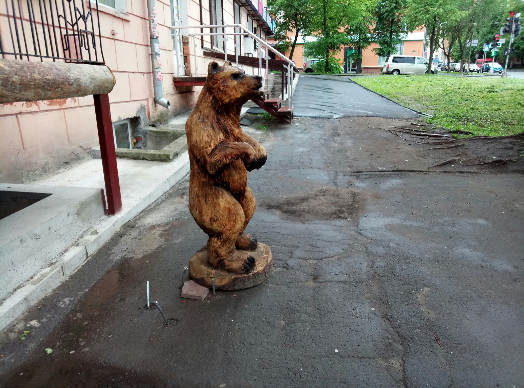 Статуя медведя в Петрозаводске