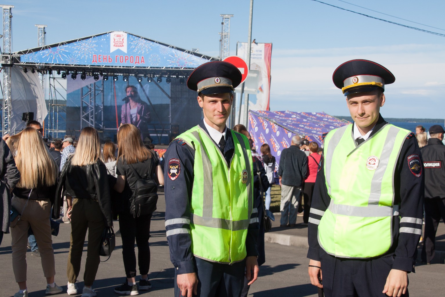 Петрозаводск новости сегодня столица. Фото праздника дня Карелии. День пограничника мероприятия в Петрозаводске 2022г. Вакансии в городе Петрозаводске в МВД.