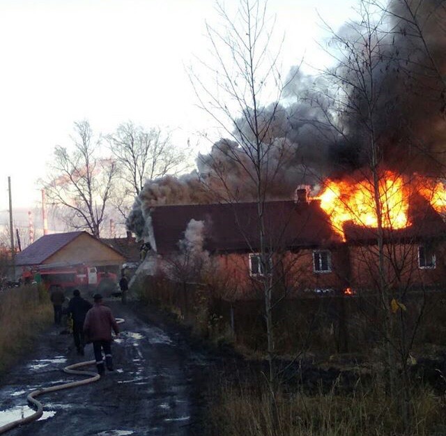 Подслушано в кондопоге. Пожар Объячево. Пожар в Игумново. Объячево пожар горела коммуна. Кострома пожар спасли троих детей.