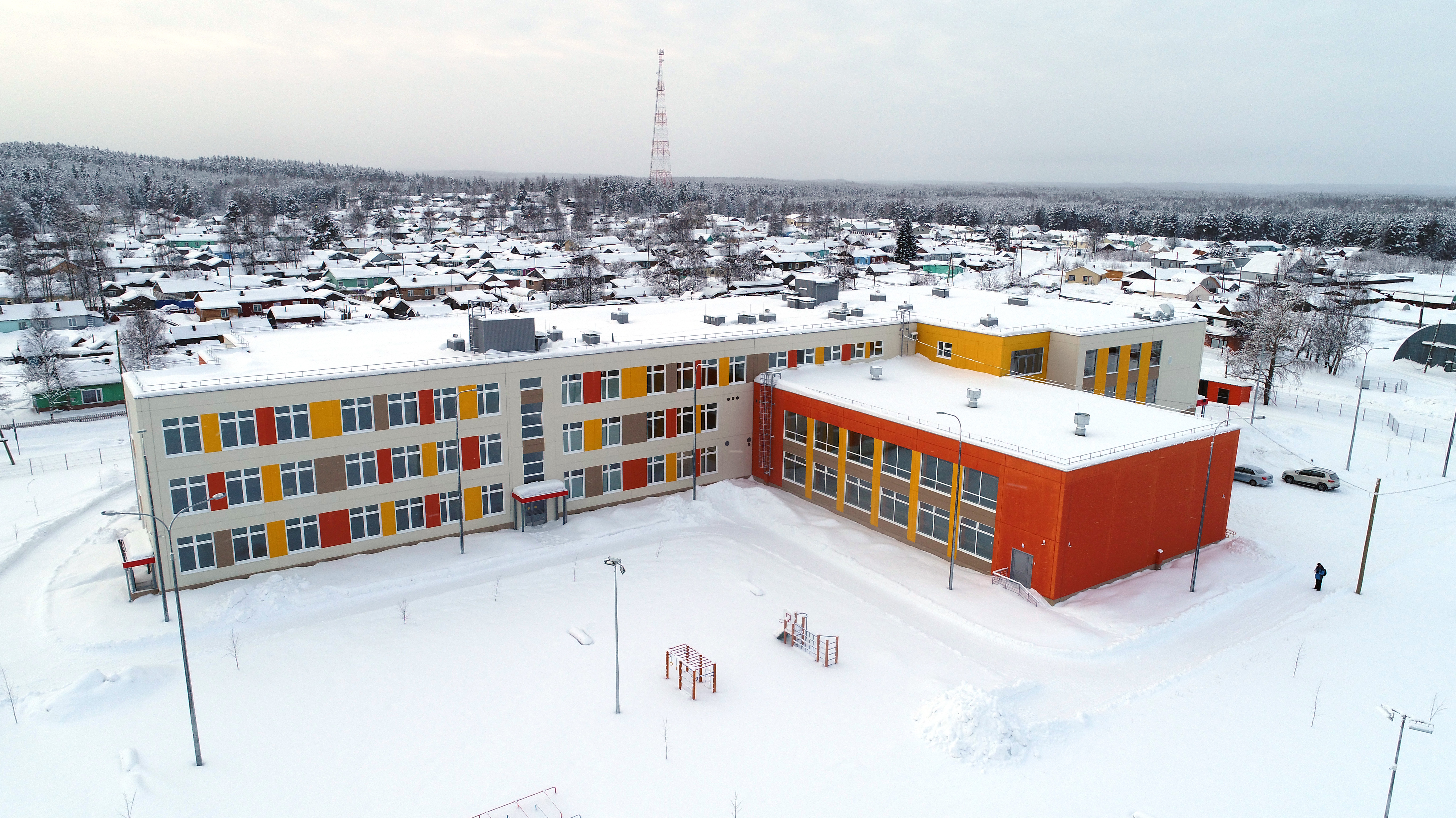 School karelia. Школа в Ледмозере Карелия. Поселок Ледмозеро Карелия. Новая школа в поселке Ледмозеро. Школа посёлок Ледмозеро Муезерский район.