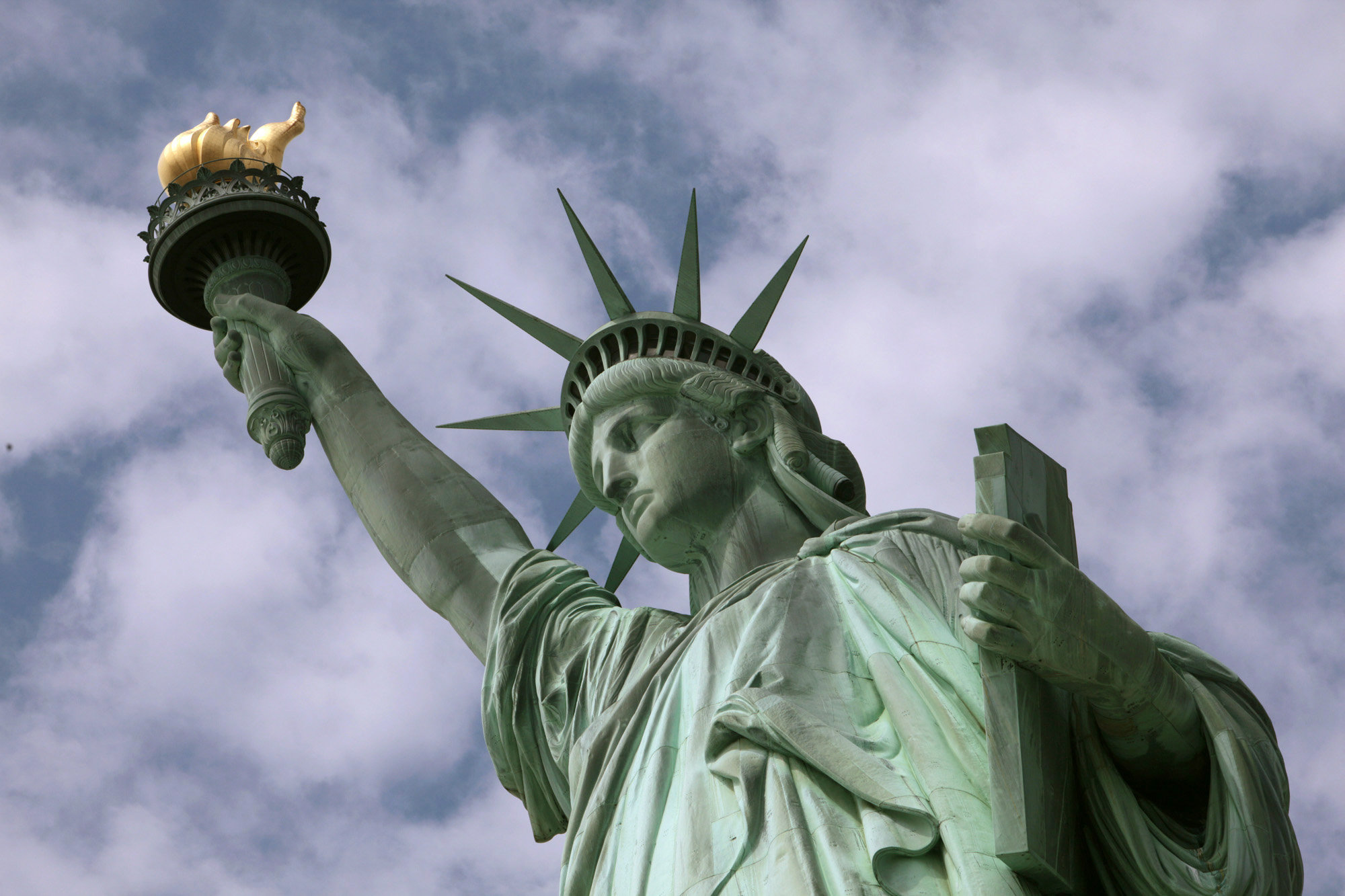 The statue of liberty. Статуя свободы США. Статуя свободы Нью-Йорк. Статуя свободы Нью-Йорк факел. Вашингтон статуя свободы.