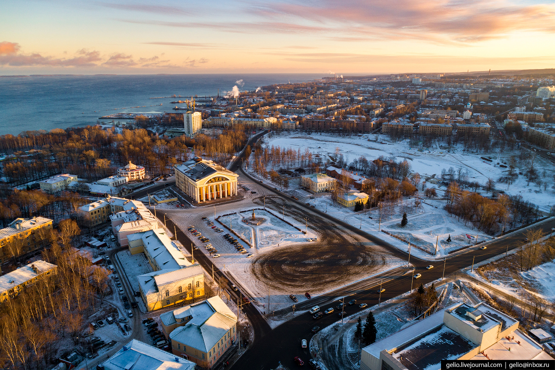 Города карелии. Карелия город Петрозаводск. Столица Карелии город Петрозаводск. Петрозаводск центр города. Петрозаводск Карелия Петрозаводск.