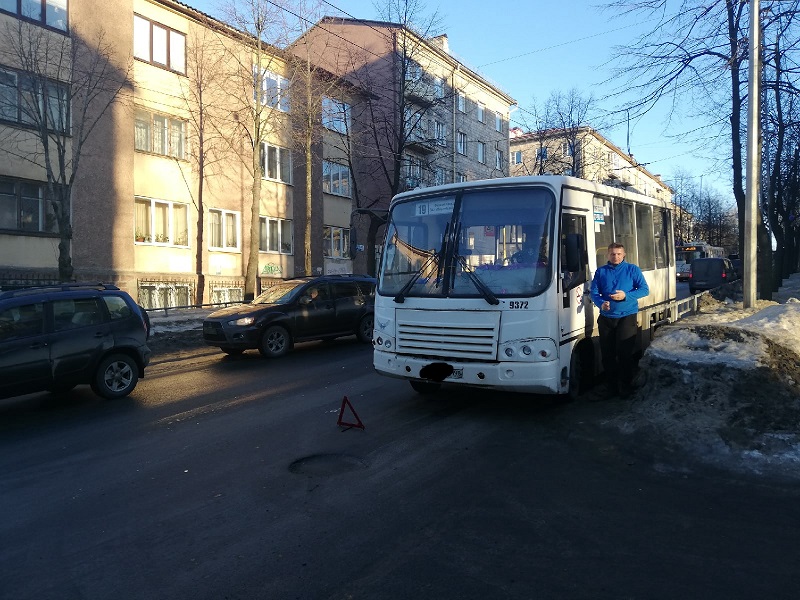 Пассажирский автобус попал в аварию в центре Петрозаводска  Петрозаводск ГОВОРИТ  Газета Петрозаводск online  Новости Петрозаводска и Карелии