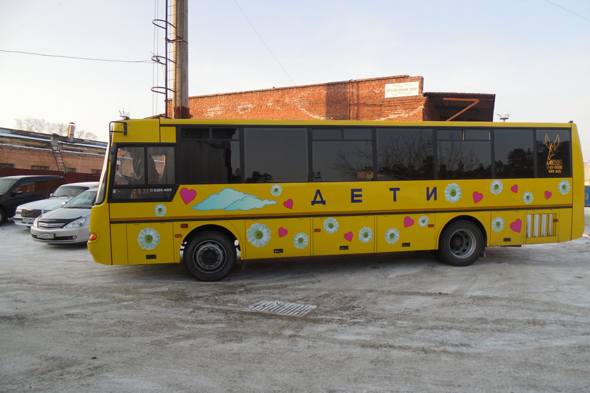 Детский автобус. Автобус для детей. Перевозка детей в автобусе. Заказной автобус для детей. Детский автобус желтый.