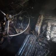сгоревший в гараже автомобиль