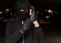 злодей в маске