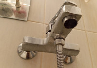 кран в ванне