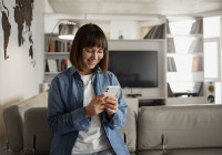 Девушка с телефоном