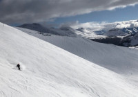 Лыжник в горах