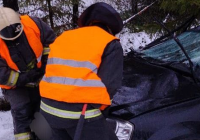 машина в кювете