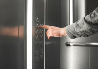 Человек в лифте