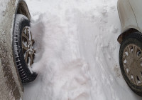 снег и колеса машин