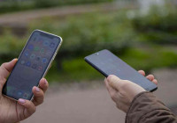 мобильные телефоны в руках