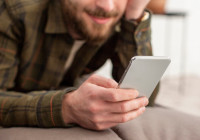 мужчина с телефоном