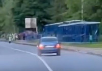 Автомобиль на набережной