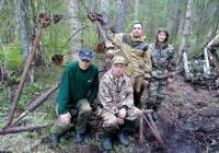 посковики у обломков самолета