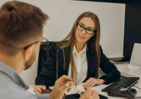 женщина и мужчина в очках