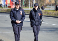 Полицейские на улице города
