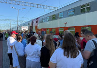 пассажиры на перроне