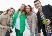 семья улыбается