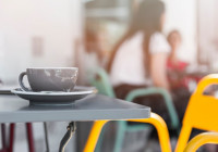 чашка на столе