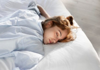 Девушка спит