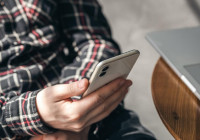 Телефон в руках