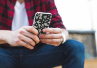 Телефон в руках