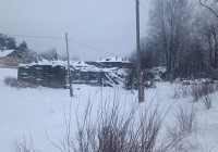 Наполовину снесенный дом