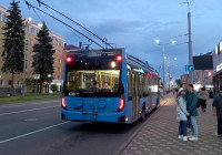 Троллейбус в городе