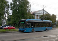 Троллейбус в городе