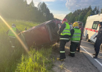 опрокинувшийся авто