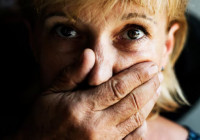 Пожилая женщина