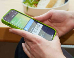 телефон в руке