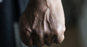 кулак_агрессия_насилие