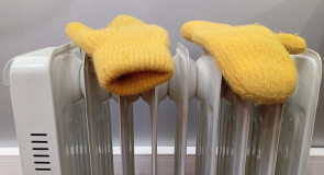 варежки на батарее